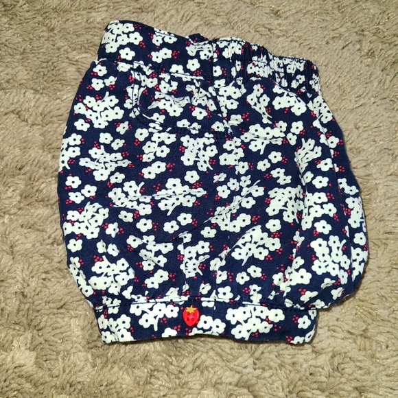 Gymboree shorts with flowers - Picture 2 of 3